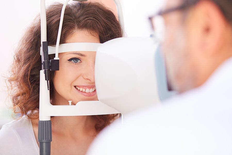 troubles de la vue thomas adam chirurgien ophtalmologue specialiste chirurgie refractive keratocone la reunion