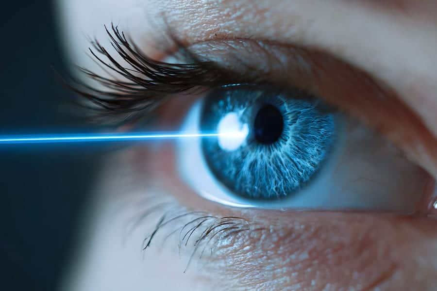 operation chirurgie myopie duree dr thomas adam chirurgien ophtalmologue specialiste chirurgie refractive keratocone la reunion