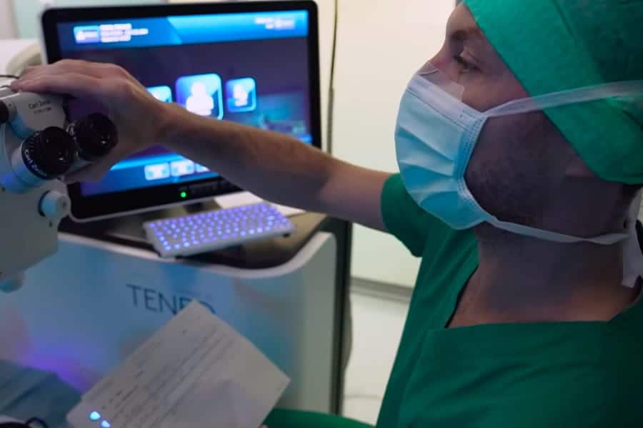 rdv contact dr thomas adam chirurgien ophtalmologue specialiste chirurgie refractive keratocone la reunion