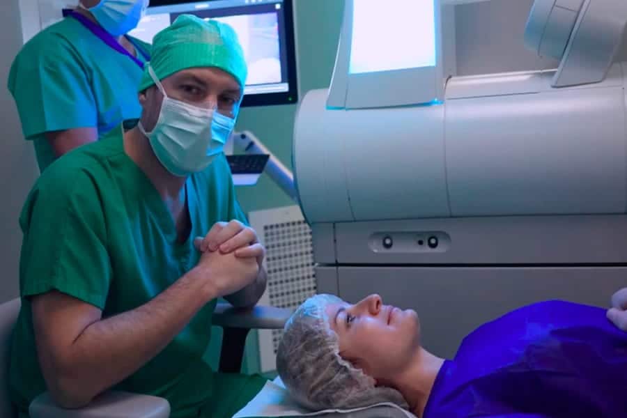 chirurgie refractive dr thomas adam chirurgien ophtalmologue specialiste chirurgie refractive keratocone la reunion