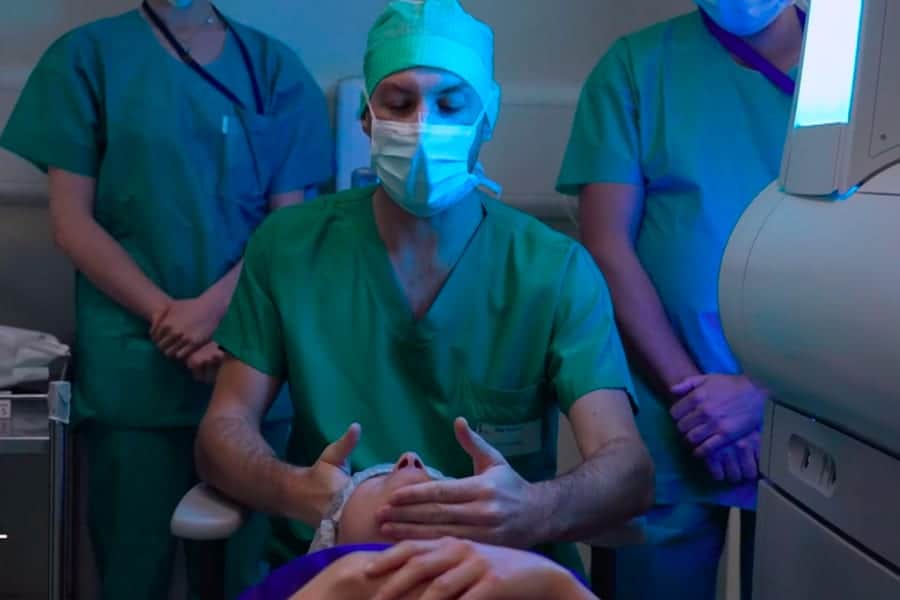 contact rdv dr thomas adam chirurgien ophtalmologue specialiste chirurgie refractive keratocone la reunion