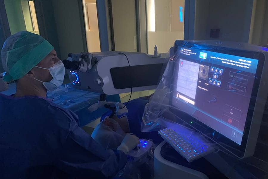 lieux interventions docteur thomas adam chirurgien ophtalmologue specialiste chirurgie refractive keratocone la reunion