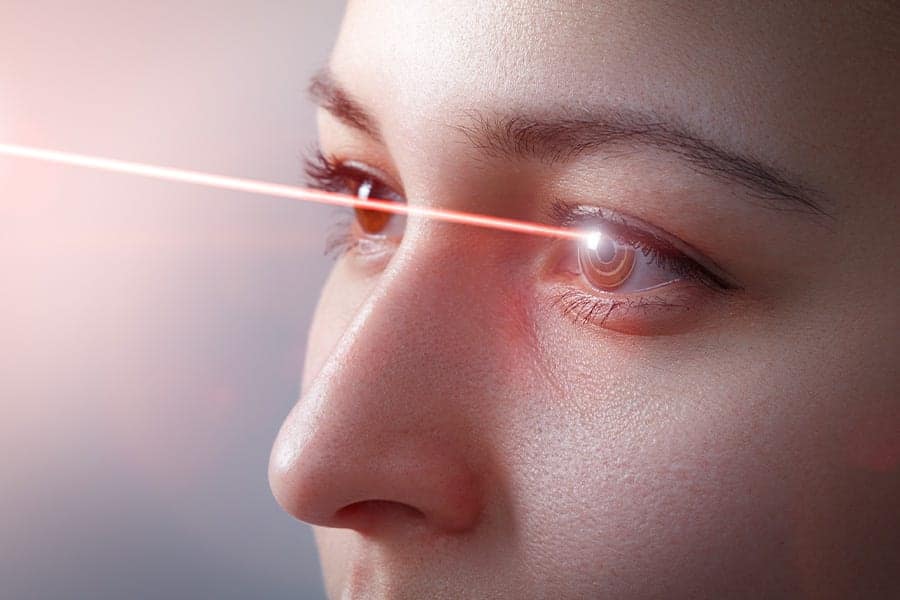 pkr operation des yeux docteur thomas adam chirurgien ophtalmologue specialiste chirurgie refractive keratocone la reunion