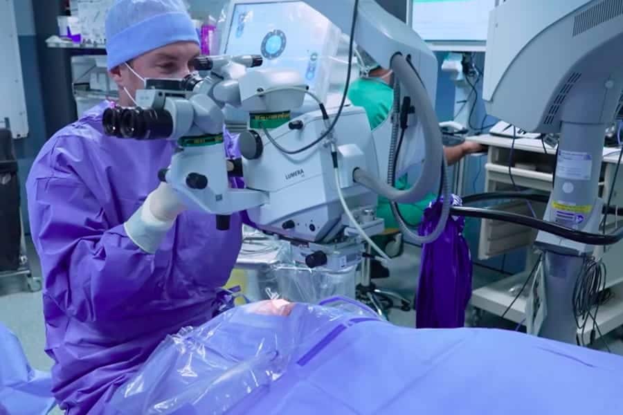 traitement cataracte dr thomas adam chirurgien ophtalmologue specialiste chirurgie refractive keratocone la reunion