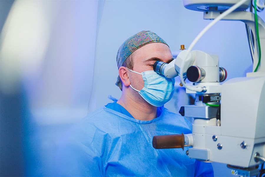 chirurgie de l hypermetropie dr thomas adam chirurgien ophtalmologue specialiste chirurgie refractive keratocone la reunion